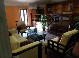 The Landmark St Thomas 3BR Apt, casa per le vacanze a Fort Christian