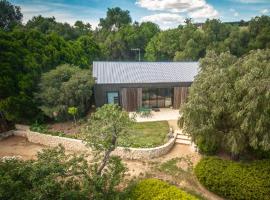 The Garden Cottage at The Olives, rumah desa di Yankalilla