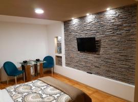 Woodstone apartment, hotel em Ploiesti