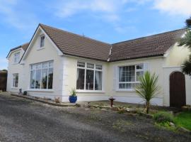 Lake View Apartment, hótel í Belmullet