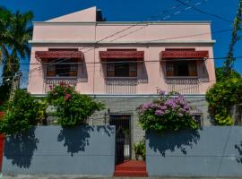 Casita Aurora Bed and Breakfast, hotel with parking in Legazpi