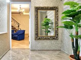 Q&B House