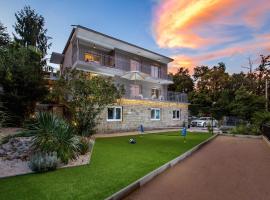 Villa Lovran, heated pool and Spa，位于洛夫兰的别墅