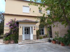 Hostal Restaurante Las Canteras, hotel na may parking sa Pedrera