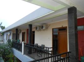 Hotel Larasati, hotel v destinaci Rembang