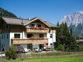 Haus Gipfelblick, hotel v destinácii Lermoos