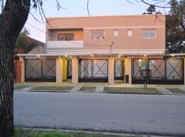 Mendoza Apartments Ezeiza Airport, hotel in Luis Guillón