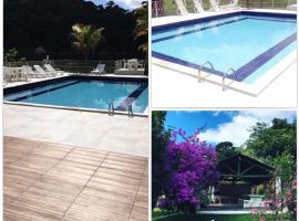 Pousada Jupter，特雷索波利斯的附設泳池的飯店