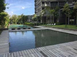 Cozy Homestay By The Lake, hotel with jacuzzis in Cyberjaya