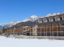 Bighorn Meadows Resort, hotel in Radium Hot Springs