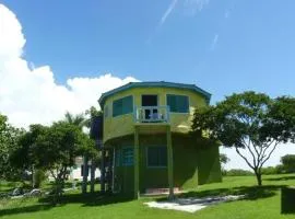 Waikiki Guest House、トレジャー・ビーチのビーチ周辺のバケーションレンタル