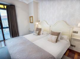 Cuatro Caminos Rooms, family hotel in Torrelavega