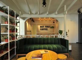 Hotel Dollar, hotel din Punta del Este