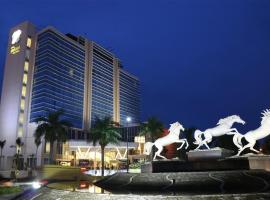 Java Palace Hotel, отель с бассейном в городе Чикаранг