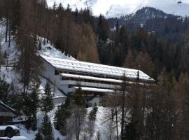 Residence Edelweiss Ciel Blu โรงแรมในปิลา