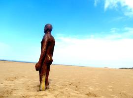 Beach house, hotel in Crosby