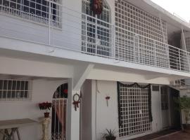 Casa Bocoyna, hotel cerca de Museo Histórico Naval de Acapulco, Acapulco