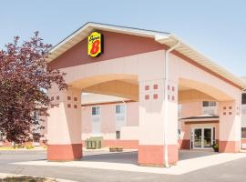 Super 8 by Wyndham Iola KS, pet-friendly hotel in Iola