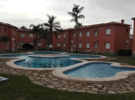 Apartamento entero 3 Habitaciones CLUB SEVILLA III, hotell i Casas Devesa
