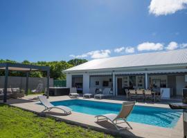 Villa Blue Lagoon - Perle des Salines, hotel na may pool sa Saint-François