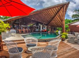 Deco Stop Lodge, hotel em Luganville