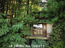 La Cabane aux Secrets - Au Milieu de Nulle Part, hotel in Outines