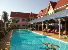 Peace Pool Resort, hotel met zwembaden in Khun Han