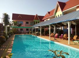 Peace Pool Resort, hotel v mestu Khun Han