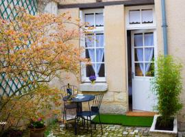 La balançoire, hotel near Tours Cathedral, Tours