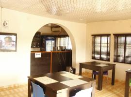 Tomsy-B Hotel, hotel v destinaci Epe