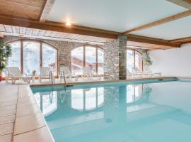 Residence Chalet de l'Adonis: Les Menuires, Montaulever Ski Lift yakınında bir otel