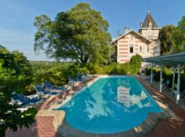 Hôtel L'Yeuse - Les Collectionneurs, hotel i Châteaubernard