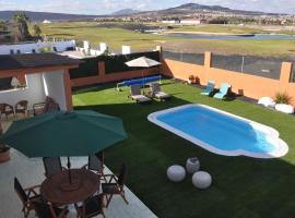 ECO Villa White Suite with climatized pool, hotel en Caleta de Fuste