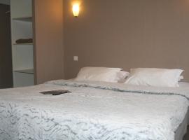 Hotel Le sAINT gEORGES, hotel v destinaci Tinténiac
