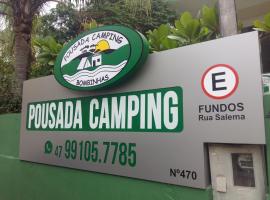 Pousada Camping Bombinhas، مكان تخييم في بومبينهاس