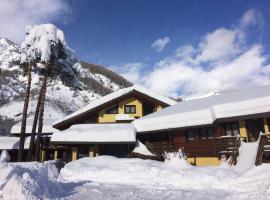 Hotel Cà Fiore, hotel v destinaci Bardonecchia