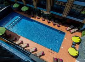 GLOW Ao Nang Krabi - SHA Extra Plus Certified, hotel in Ao Nang Beach