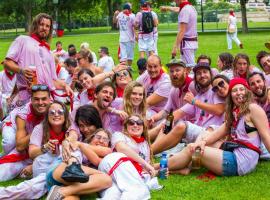 Running of the Bulls All Inclusive Camping Pamplona, hotel a Pamplona