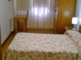 Hostal El Cairo, παραλιακή κατοικία σε Ferrol