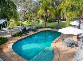 Commercial Golf Resort, hotel with pools in Albury