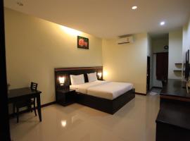 Room Place, hotel in Chumphon
