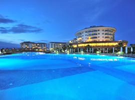 Seaden Sea World Resort & Spa All Inclusive, hotel med parkering i Kızılağaç