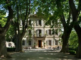 Hotel Château Des Alpilles – hotel w mieście Saint-Rémy-de-Provence