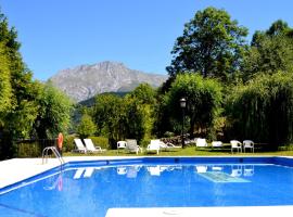 Hotel Infantado, hotel with pools in Ojedo