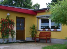 Ferienwohnung mit Garten, hotel near Luis-Lewin-Straße Underground Station, Berlin