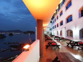 Tongyeong Bay Condo Hotel, hotell i Tongyeong