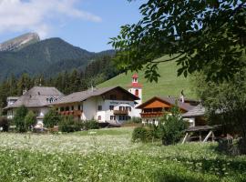 Gasthof Huber, hotel u gradu 'Braies'