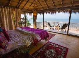 Dwarka Eco Beach Resort, hotel en Cola