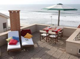 Beach House, 50 meters from the sea, khách sạn có chỗ đậu xe ở São Pedro de Muel