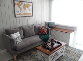 Cozy Family Suite with Stunning View of Taal, ξενοδοχείο πέντε αστέρων σε Tagaytay